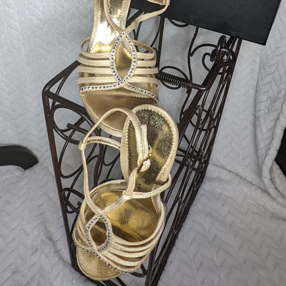 Nina "Blossom" Gold w. Rhinestone detail, 3" Slingback heels Sz 7M - Picture 7 of 9